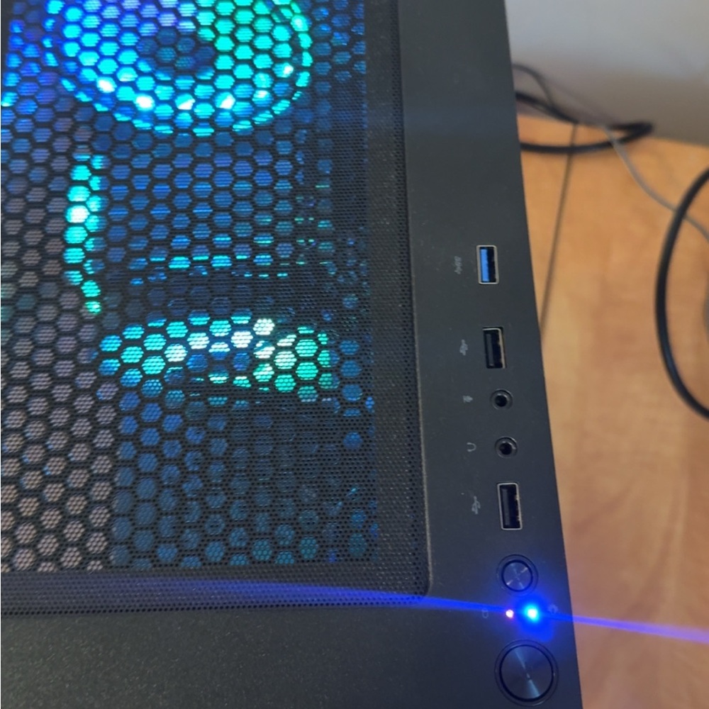 Gaming setup - Picture 3 of 9